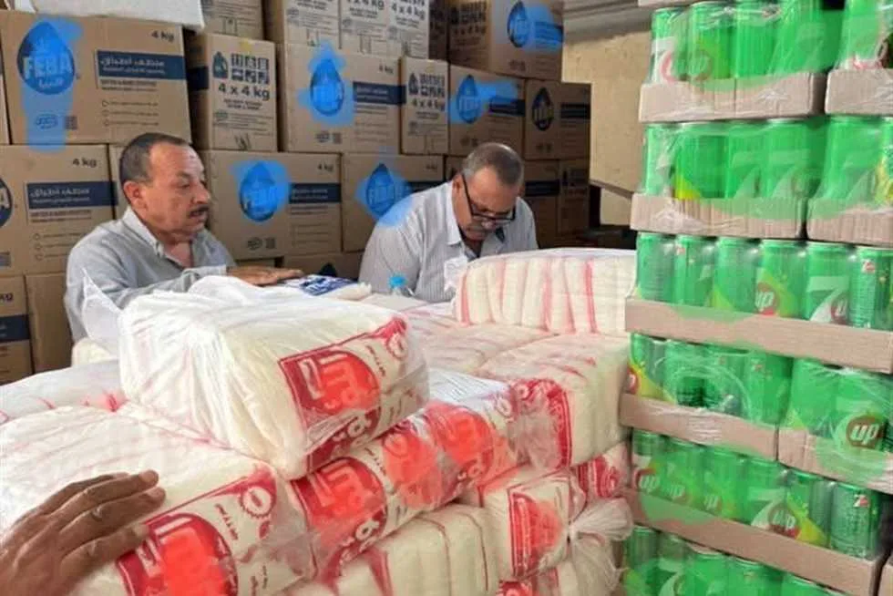مصادرة 492 زجاجة زيت و15 كيس دقيق تمويني قبل طرحها في السوق السوداء بالشرقية مصادرة 492 زجاجة زيت و15 كيس دقيق تمويني قبل طرحها في السوق السوداء بالشرقية