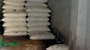 مصادرة 6 أطنان من سماد اليوريا المدعوم قبل طرحها في السوق السوداء بصان الحجر.