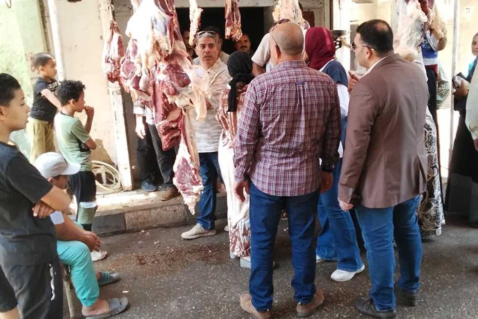 مصادرة لحوم غير صالحة ومبيدات منتهية الصلاحية.. تموين الفيوم يقوم بحملات واسعة على الأسواق مصادرة لحوم غير صالحة ومبيدات منتهية الصلاحية.. تموين الفيوم يقوم بحملات واسعة على الأسواق