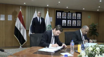 مصر تبرم اتفاقية جديدة مع “لوك أويل” الروسية لاستكشاف النفط في منطقة جنوب وادي السهل.