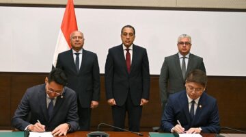 مصر تبرم اتفاقية لإنشاء أول مجمع صناعي شامل لإنتاج معدات الطاقة الشمسية في العين السخنة