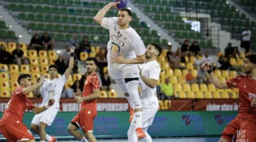 مصر تحقق انتصارًا مذهلاً على إسبانيا في كأس العالم لكرة اليد للشباب وتصل إلى الدور الثاني.