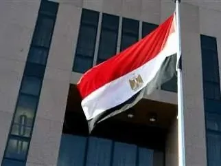 مصر تشيد بقرار الرئيس الأمريكي بفرض هدنة بين إيران وإسرائيل وتحث الجانبين على التروي. مصر تشيد بقرار الرئيس الأمريكي بفرض هدنة بين إيران وإسرائيل وتحث الجانبين على التروي.