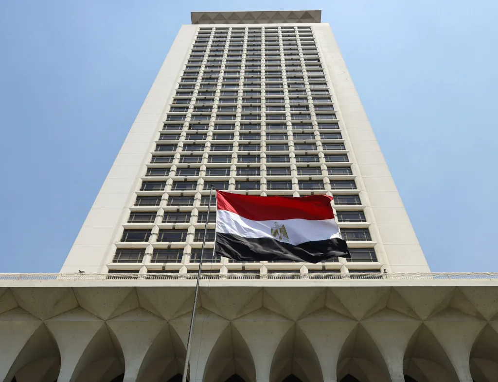مصر تعبر عن مخاوفها من الأحداث الأخيرة في إيران وتستنكر التصعيد المتزايد. مصر تعبر عن مخاوفها من الأحداث الأخيرة في إيران وتستنكر التصعيد المتزايد.