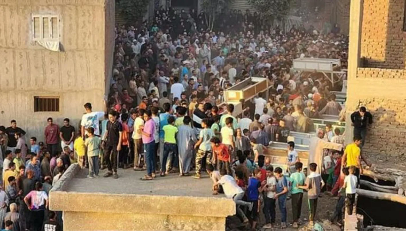 مصر تودع “مزارعات العنب”… تفاصيل وفاة 19 امرأة في حادث على طريق المنوفية مصر تودع “مزارعات العنب”… تفاصيل وفاة 19 امرأة في حادث على طريق المنوفية