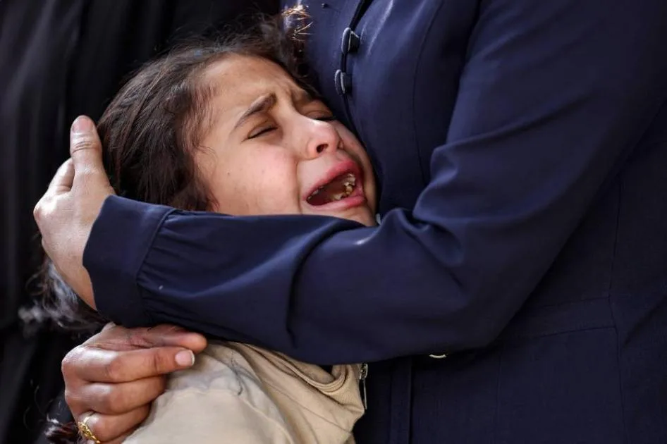 مصرع 16 فلسطينياً جراء قصف إسرائيلي على مخيمات النازحين في غزة مصرع 16 فلسطينياً جراء قصف إسرائيلي على مخيمات النازحين في غزة