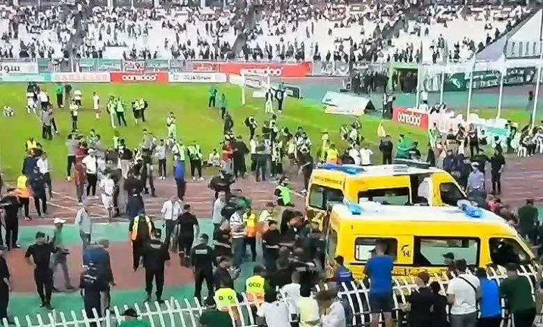 مصرع 3 مشجعين وإصابة 81 خلال احتفالات مولودية الجزائر بالفوز بالدوري (فيديو) مصرع 3 مشجعين وإصابة 81 خلال احتفالات مولودية الجزائر بالفوز بالدوري (فيديو)