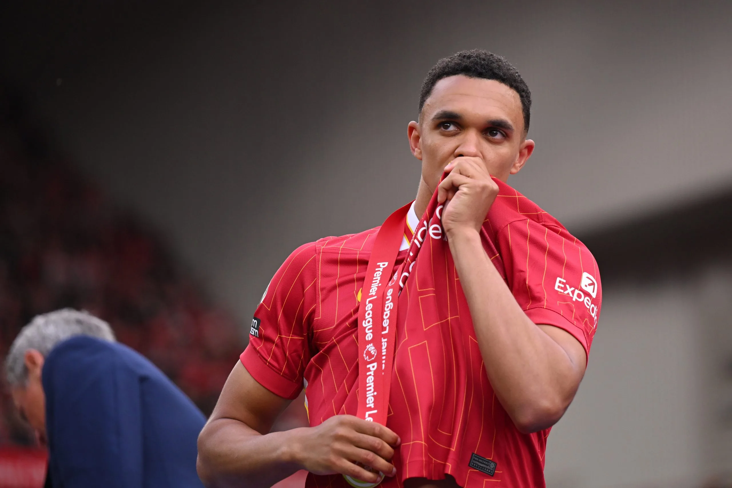 مصير أرنولد مع المنتخب الإنجليزي قيد التدقيق: توخيل يطالبه بتعزيز أداءه الدفاعي مصير أرنولد مع المنتخب الإنجليزي قيد التدقيق: توخيل يطالبه بتعزيز أداءه الدفاعي
