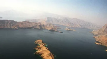 مضيق هرمز تحت الأضواء… وقلق بشأن استهداف حركة الشحن البحري