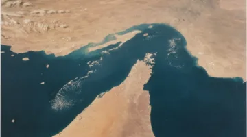 مضيق هرمز: شريان النفط العالمي تحت ضغط التوترات بين إسرائيل وإيران
