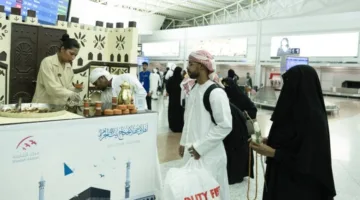مطار الشارقة يستقبل أولى دفعات الحجاج العائدين من مكة المكرمة