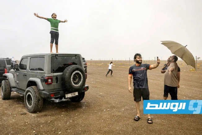 مطاردو السحب في صيف الصحراء: شغف هندي ي transforming الأمطار إلى مهرجان مطاردو السحب في صيف الصحراء: شغف هندي ي transforming الأمطار إلى مهرجان
