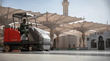مظلات المسجد النبوي تعزز توفير بيئة مريحة وآمنة للزوار.