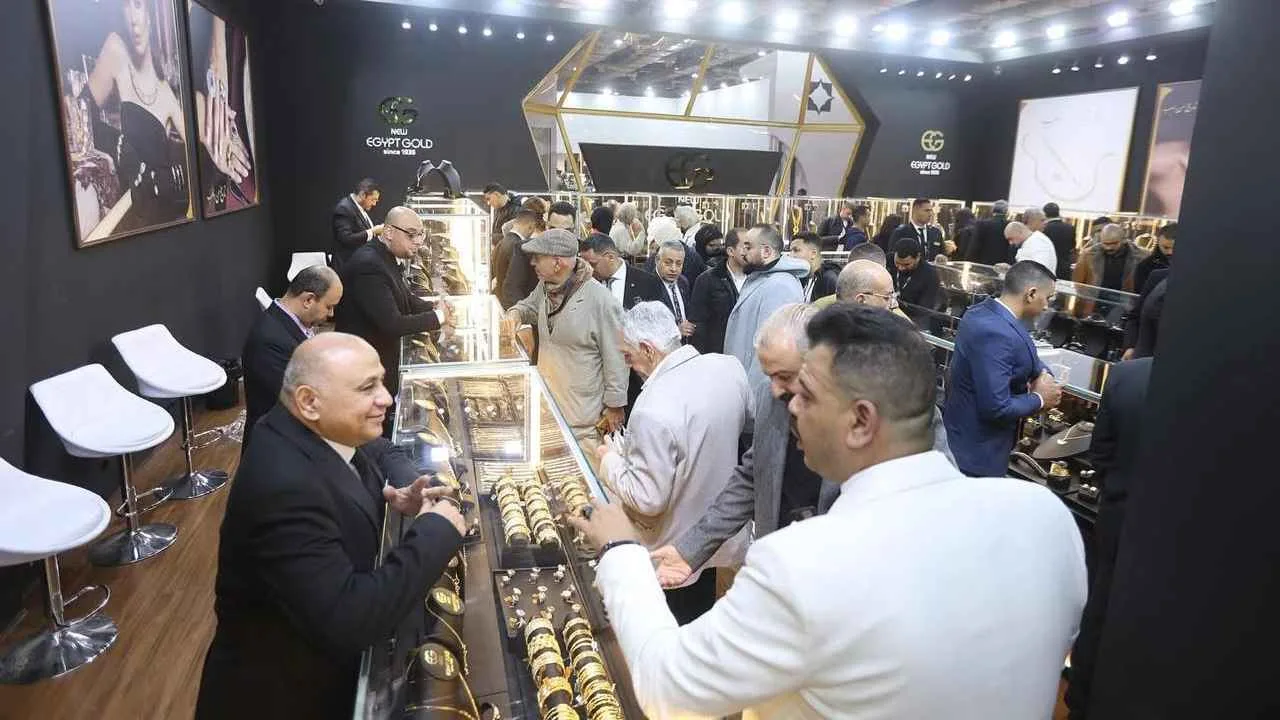 مع انخفاض الدولار.. ما هي تغييرات أسعار الذهب في السوق المصرية؟ مع انخفاض الدولار.. ما هي تغييرات أسعار الذهب في السوق المصرية؟