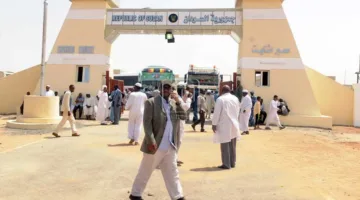 آلاف من منطقة المثلث يصلون إلى معبر أرقين على الحدود بين السودان ومصر