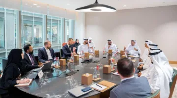 معرض دبي للطيران 2025 يستقطب أكبر عدد من المشاركين في مجال الفضاء.