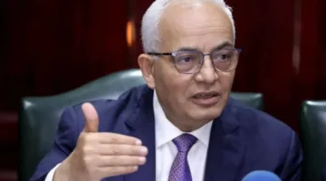 معلم فيزياء يعلق على فيديو وزير التعليم السابق: الامتحان كان سهلاً، وغياب المعامل والتجارب أدى إلى سوء فهم الطالب للمادة.