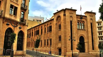 مقاعد غير مضمونة يمكن أن تكون عناوينها كالتالي:  

– مقاعد غير مؤكدة  
– مقاعد بدون تأكيد  
– مقاعد بعيدة عن الضمان  
– مقاعد غير مضمونة التوافر