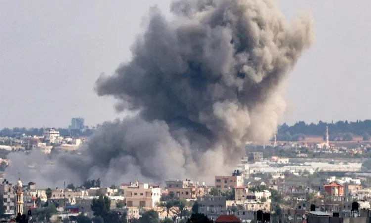 مقتل 11 فلسطينياً وجرح آخرين نتيجة قصف إسرائيلي على غزة مقتل 11 فلسطينياً وجرح آخرين نتيجة قصف إسرائيلي على غزة