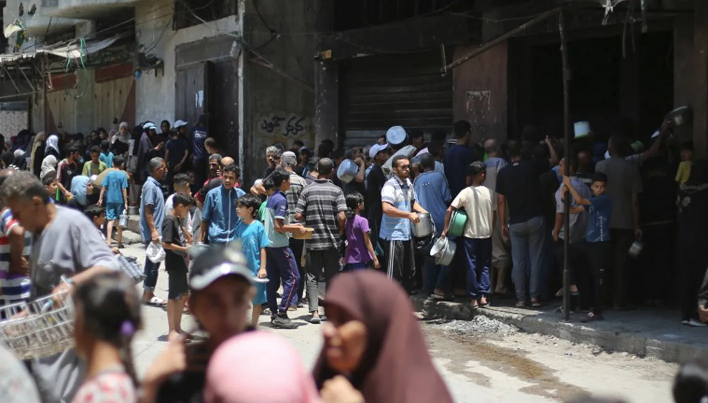 مقتل 21 فرداً برصاص الجيش الإسرائيلي بالقرب من مركز إغاثة في وسط القطاع