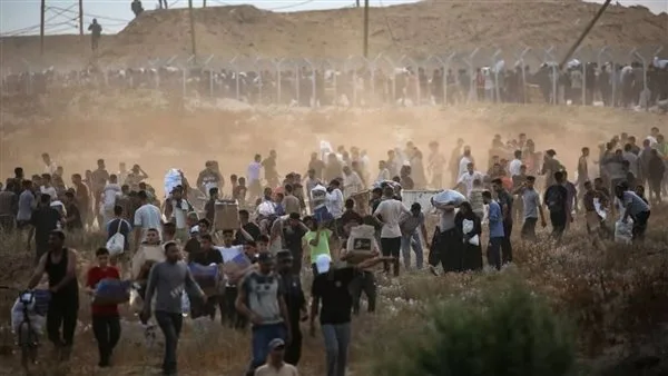مقتل 5 فلسطينيين وإصابة العشرات برصاص الجيش الإسرائيلي أثناء انتظارهم المساعدات في غزة مقتل 5 فلسطينيين وإصابة العشرات برصاص الجيش الإسرائيلي أثناء انتظارهم المساعدات في غزة