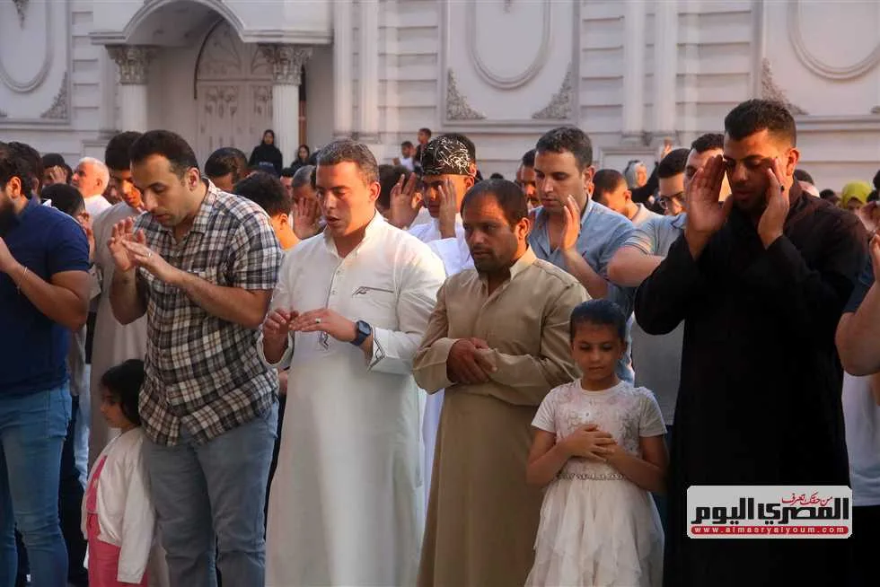 ملايين من المواطنين يشاركون في أداء صلاة عيد الأضحى في المساجد والساحات العامة بالقاهرة والمحافظات ملايين من المواطنين يشاركون في أداء صلاة عيد الأضحى في المساجد والساحات العامة بالقاهرة والمحافظات