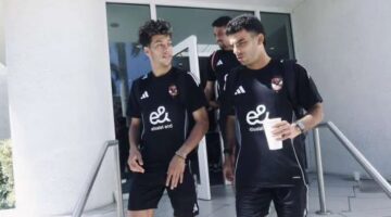 ممر تكريمي من لاعبي الأهلي لزيزو في أول تدريب له تحضيراً لمباراة ميامي