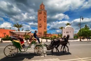 من السياحة إلى الاستثمار: كيف أصبحت مراكش وجهة جاذبة للمستثمرين الأجانب؟