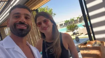 من هي كارين فهمي؟ صورة مع محمد صلاح تُثير ضجة على مواقع التواصل وتعيدها إلى الأضواء.