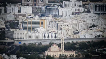 من يتحمل مسؤولية ضريبة الدخل في عُمان.. وما هو تأثيرها على الوافدين والمواطنين؟