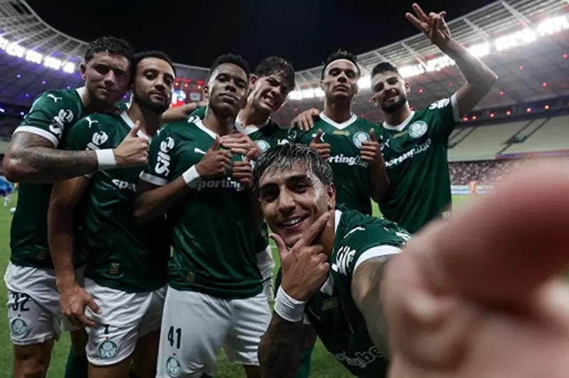 منافس الأهلي.. فريق بالميراس يغادر إلى أمريكا للمشاركة في كأس العالم للأندية (صور وفيديو) منافس الأهلي.. فريق بالميراس يغادر إلى أمريكا للمشاركة في كأس العالم للأندية (صور وفيديو)