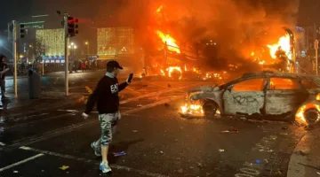 حرق منزلين في أيرلندا الشمالية خلال مظاهرات ضد المهاجرين
