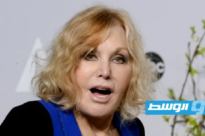 مهرجان فينيسيا يكرم كيم نوفاك بمنحها جائزة الأسد الذهبي تقديراً لإسهاماتها في عالم السينما مهرجان فينيسيا يكرم كيم نوفاك بمنحها جائزة الأسد الذهبي تقديراً لإسهاماتها في عالم السينما