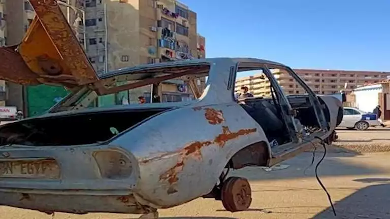 مهملة ومتآكلة في الشوارع.. إزالة 40 سيارة ودراجة نارية من القاهرة والجيزة مهملة ومتآكلة في الشوارع.. إزالة 40 سيارة ودراجة نارية من القاهرة والجيزة