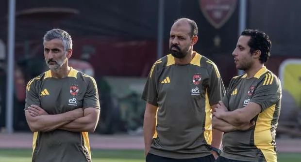 مواجهة مبكرة: خلاف بين خوسيه ريبيرو ومحمد يوسف في الأهلي (خاص) مواجهة مبكرة: خلاف بين خوسيه ريبيرو ومحمد يوسف في الأهلي (خاص)
