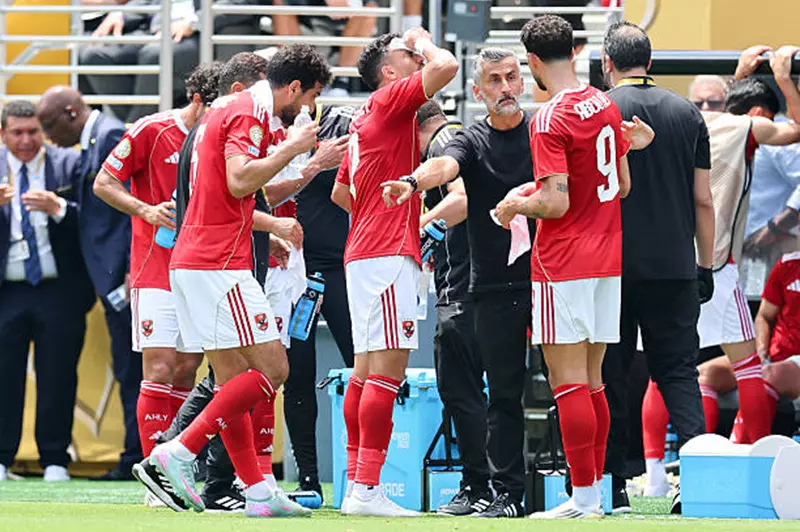 موجة حر شديدة.. توقعات الطقس خلال مباراة الأهلي وبورتو في كأس العالم للأندية موجة حر شديدة.. توقعات الطقس خلال مباراة الأهلي وبورتو في كأس العالم للأندية