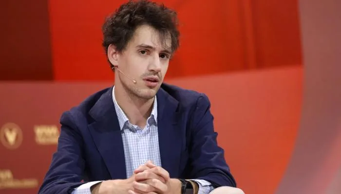 «ميسترال» تُقدّم أول نماذجها للذكاء الاصطناعي.. نجاح في مجالات الرياضيات والبرمجة «ميسترال» تُقدّم أول نماذجها للذكاء الاصطناعي.. نجاح في مجالات الرياضيات والبرمجة