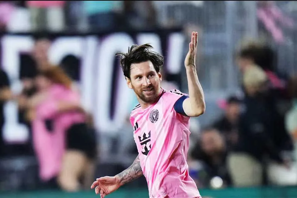 ميسي يتلقى جائزة “أفضل لاعب الأسبوع” في الدوري الأمريكي ميسي يتلقى جائزة “أفضل لاعب الأسبوع” في الدوري الأمريكي