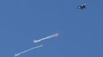 جيش الاحتلال يدعي أنه اعترض 7 طائرات مسيرة إيرانية قبل دخولها الأجواء الإسرائيلية.