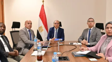 وزير الري يتباحث مع فريق بحثي من الجامعة الأمريكية حول فرص التعاون في مجال زيادة الإنتاج الغذائي.