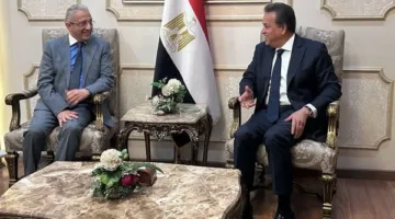 نائب رئيس الوزراء لشؤون التنمية البشرية يستقبل وزير الصحة التونسي في مطار القاهرة الدولي