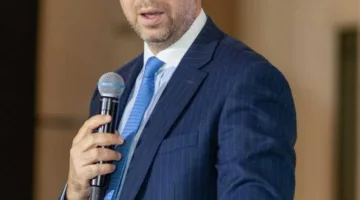 نائب محافظ البنك المركزي يشارك في حدث تسليم إدارة صندوق “إنكلود” لشركة “دي بي آي” العالمية