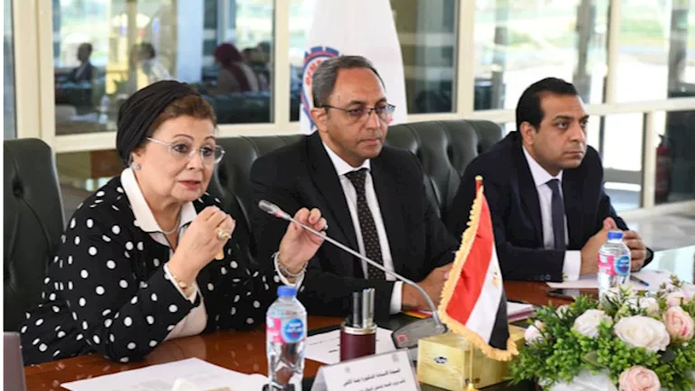 نائب وزير الصحة تقوم بجولة تفقدية في عدة مستشفيات بمحافظة قنا نائب وزير الصحة تقوم بجولة تفقدية في عدة مستشفيات بمحافظة قنا