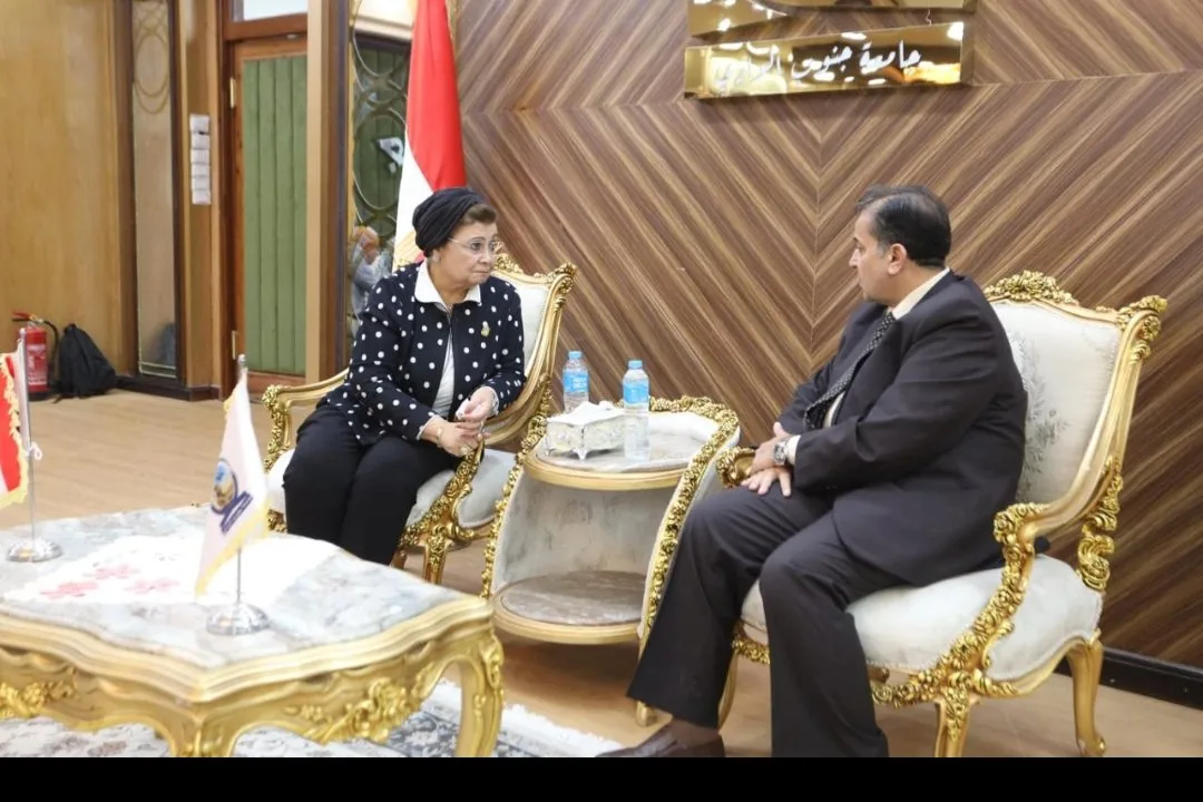 نائب وزير الصحة يناقش مع رئيس جامعة جنوب الوادي سبل تعزيز التعاون لتحسين الخصائص السكانية والصحة الإنجابية نائب وزير الصحة يناقش مع رئيس جامعة جنوب الوادي سبل تعزيز التعاون لتحسين الخصائص السكانية والصحة الإنجابية