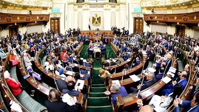 نائب يدعو لتطبيق قانون “السمسرة” لمكافحة غسيل الأموال والفوضى في سوق العقارات نائب يدعو لتطبيق قانون “السمسرة” لمكافحة غسيل الأموال والفوضى في سوق العقارات
