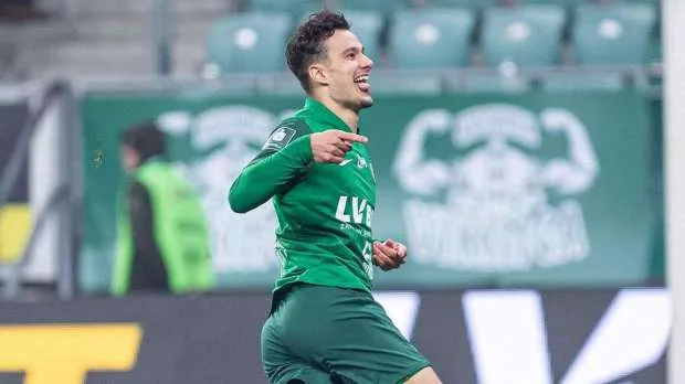 نادٍ أوروبي يسعى للتعاقد مع “أسد فلسطين” الأهلي.. واللاعب يوضح قراره نادٍ أوروبي يسعى للتعاقد مع “أسد فلسطين” الأهلي.. واللاعب يوضح قراره