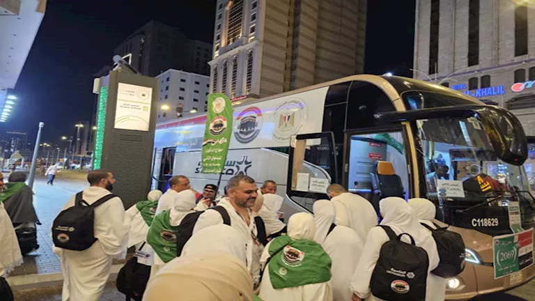 نجاح خطة نقل الحجاج إلى عرفات استعدادًا لأداء الركن الأكبر من الحج نجاح خطة نقل الحجاج إلى عرفات استعدادًا لأداء الركن الأكبر من الحج