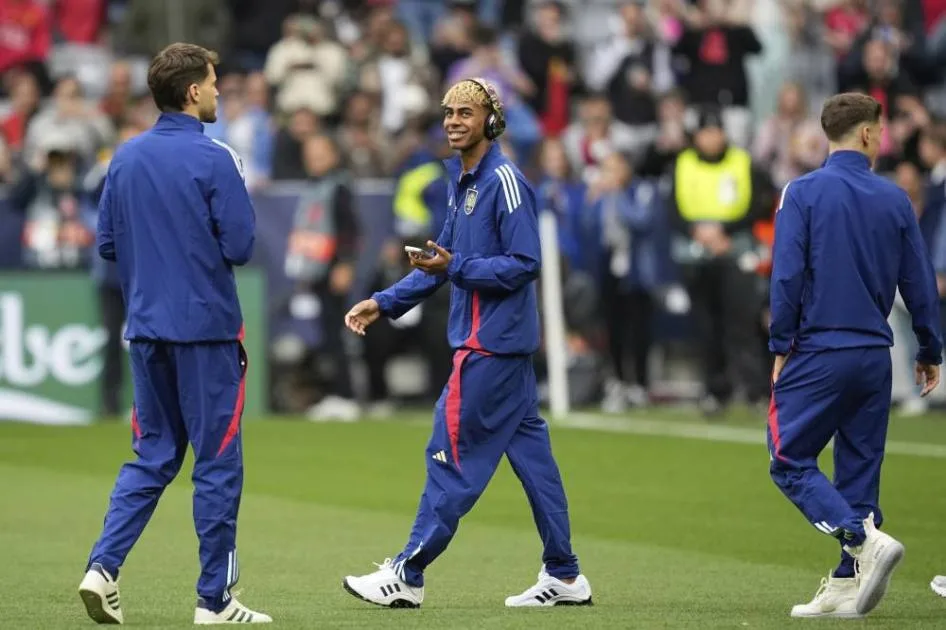 نجم ريال مدريد يعبر عن استيائه من ظهور يامال بملابس العطلة نجم ريال مدريد يعبر عن استيائه من ظهور يامال بملابس العطلة