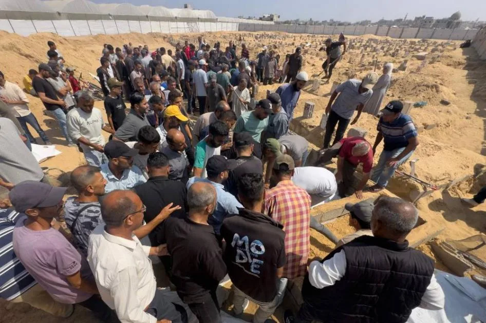 نصفهم في “فخاخ الجوع”: الجيش الإسرائيلي يقتل 40 فلسطينياً في غزة.
