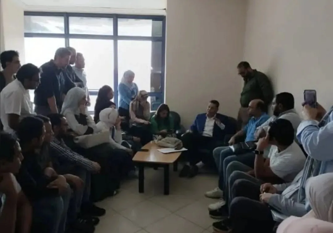 نقابة الصحفيين تتواصل مع “المجلس الأعلى للإعلام” لحل مشكلة خصم بدل صحيفة “الطريق” وضمان حقوق الزملاء. نقابة الصحفيين تتواصل مع “المجلس الأعلى للإعلام” لحل مشكلة خصم بدل صحيفة “الطريق” وضمان حقوق الزملاء.